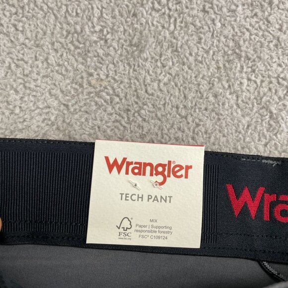 NEW Wrangler Men's 34x34 Cargo Tech Pants Regular Fit Water Repellent Gray Nylon - Picture 4 of 9